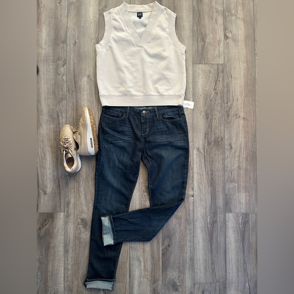 Super Cool Sleeveless V-Neck Top - Picture 1 of 2